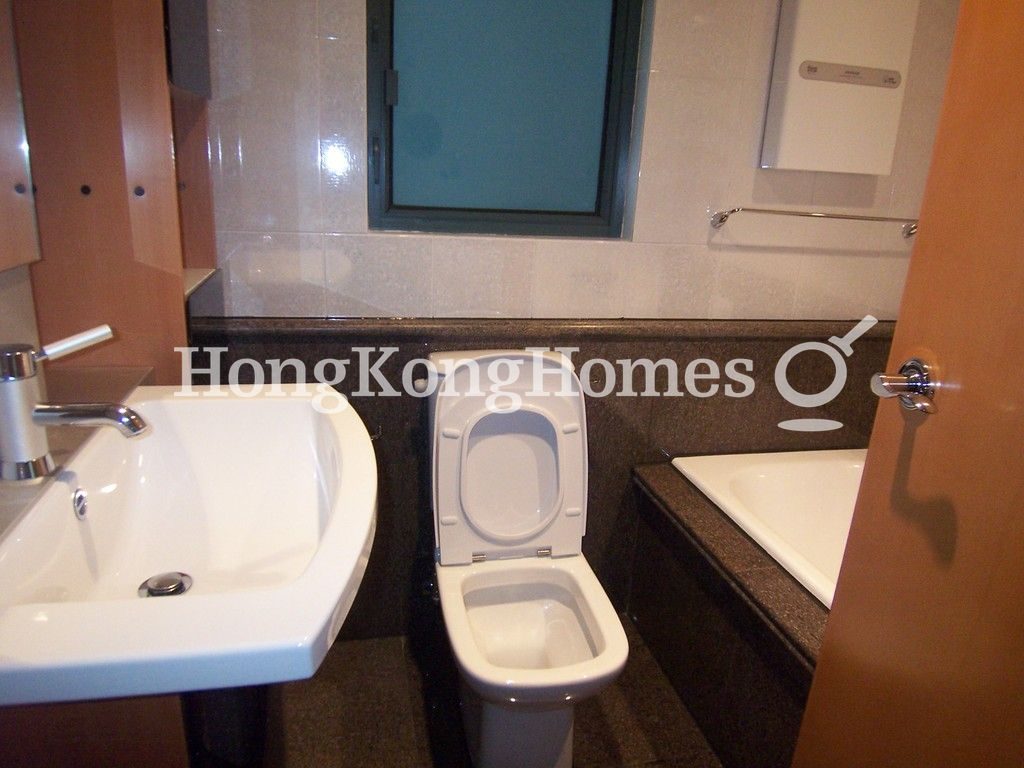 Master Bathroom — Robinson Road, 80 - Block 02, Mid-levels West