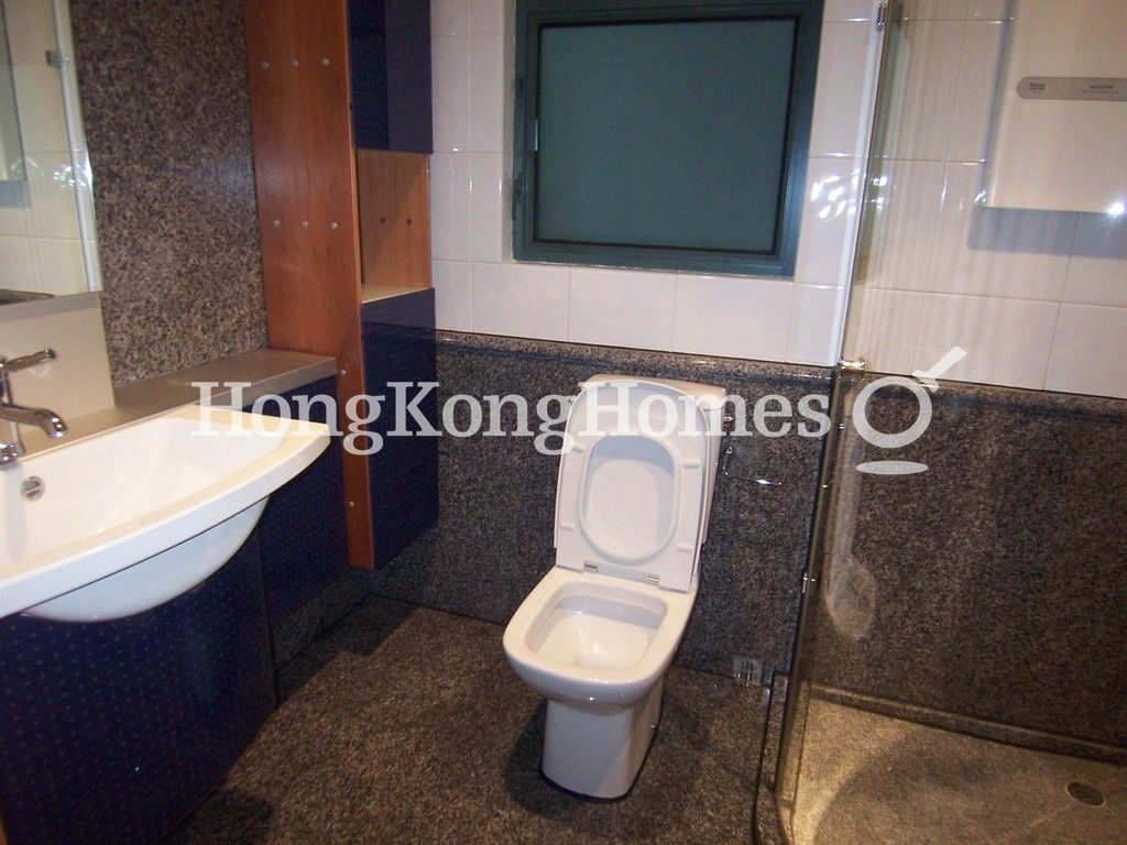 Guest Bathroom — Robinson Road, 80 - Block 02, Mid-levels West