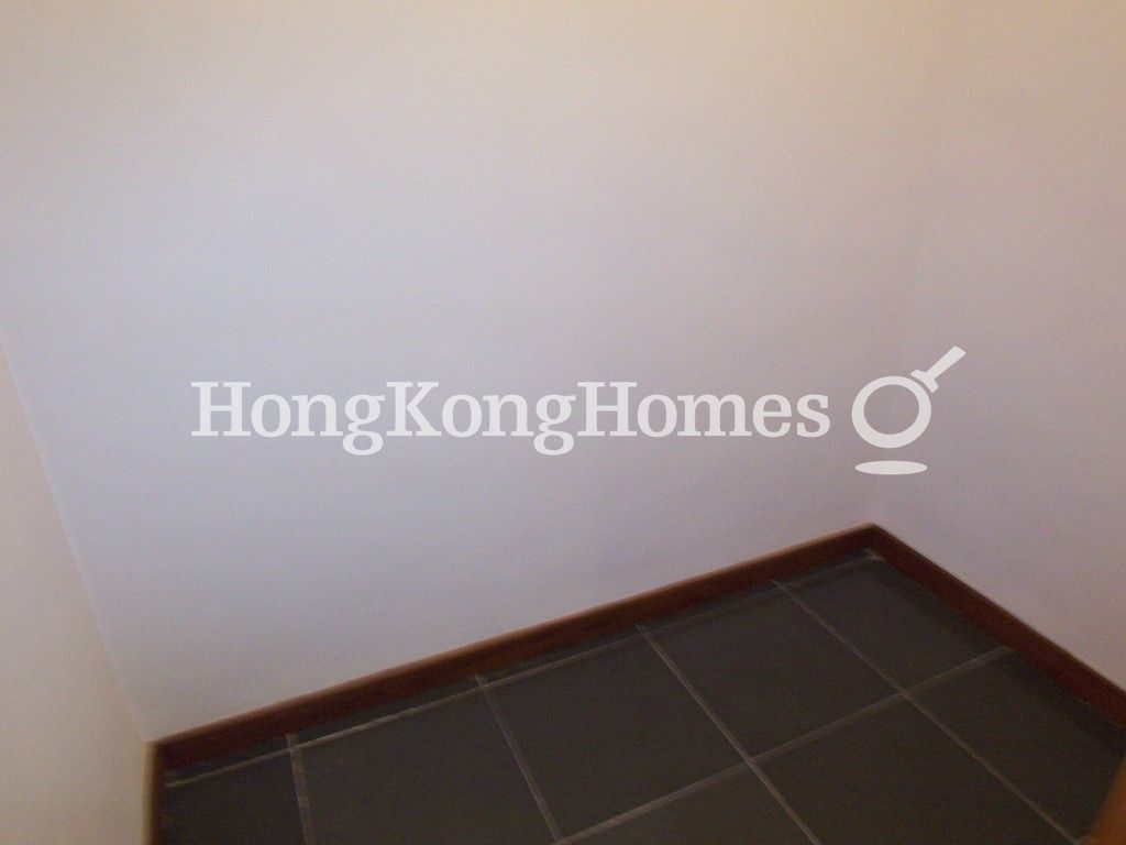 Maid's Room — Robinson Road, 80 - Block 02, Mid-levels West
