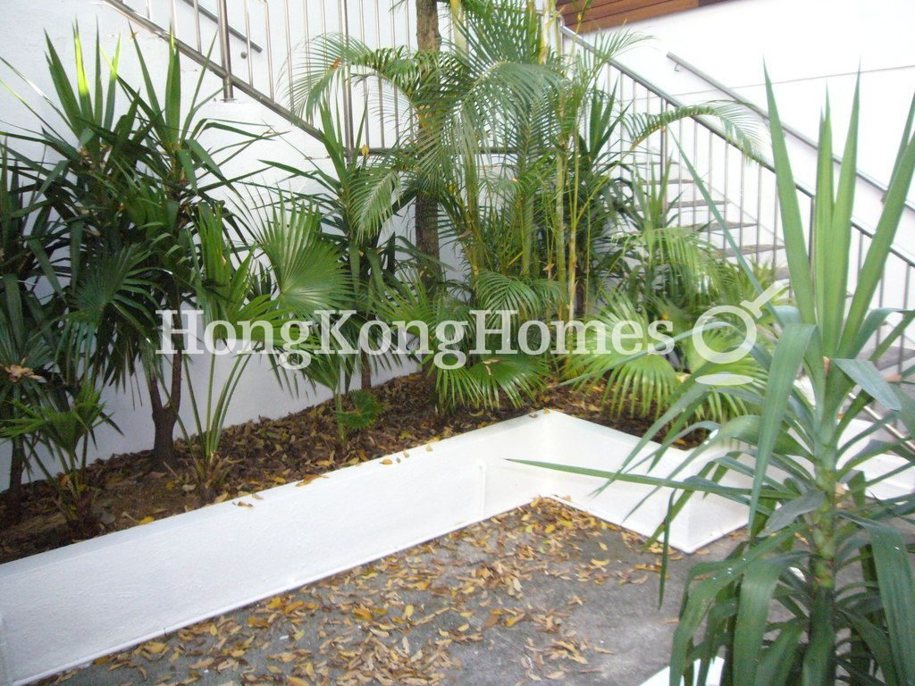 Private Front Garden — Ruby Chalet, Sai Kung