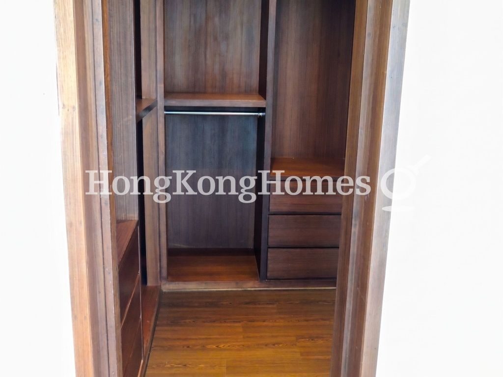 Walk-in Closet in Master Bedroom — Wong Keng Tei, Sai Kung