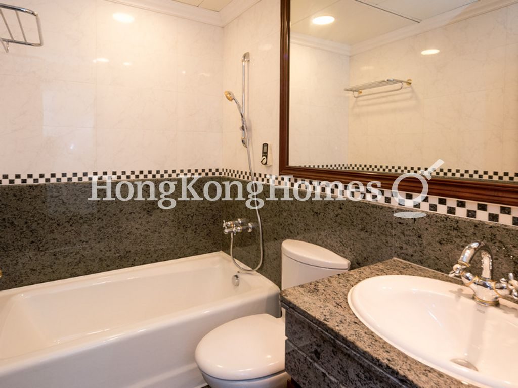 Guest Bathroom — The Mount Austin - Block 05, The Peak