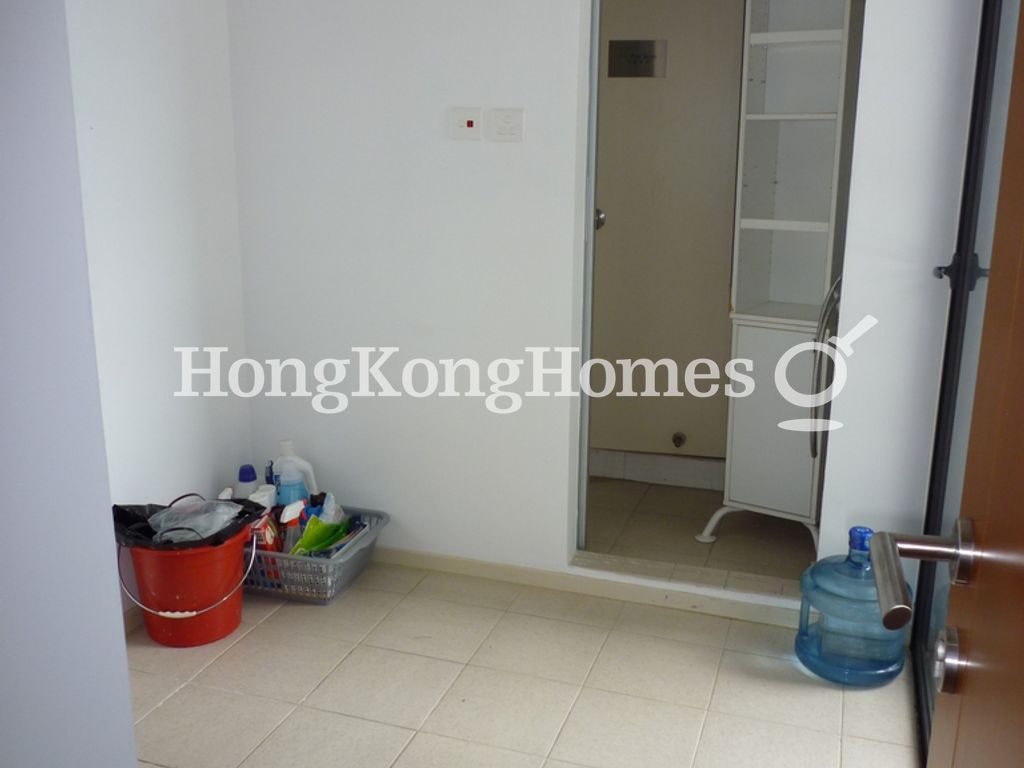 Maid's Room — Residence Bel-Air - Phase 06 - Bel-Air No. 8, Tower 5, Pokfulam