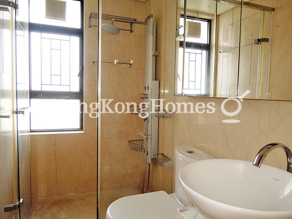 Guest Bathroom — Residence Bel-Air - Phase 06 - Bel-Air No. 8, Tower 7, Pokfulam