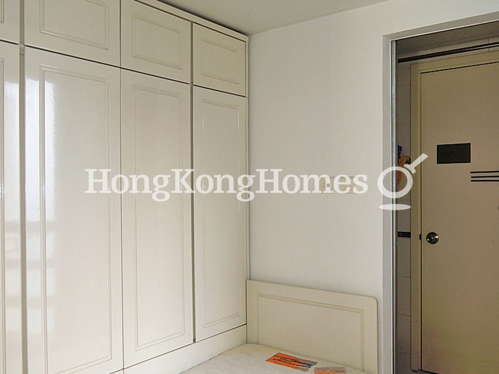 Maid's Room — Residence Bel-Air - Phase 06 - Bel-Air No. 8, Tower 7, Pokfulam