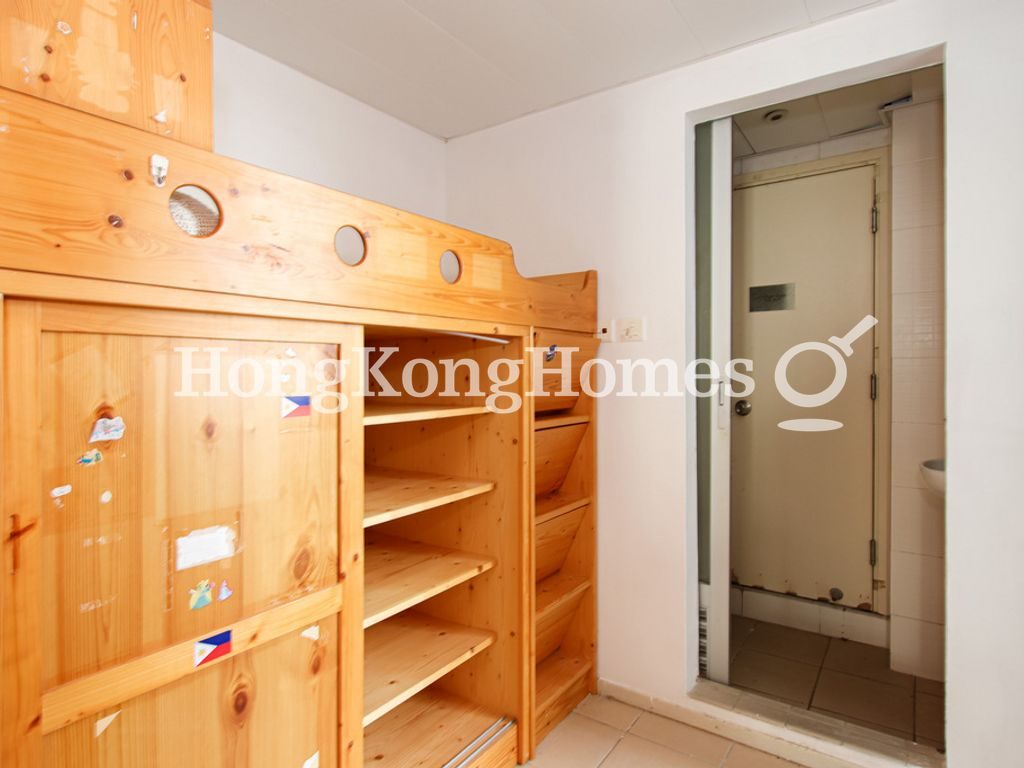 Maid's Room and Washroom — Residence Bel-Air - Phase 06 - Bel-Air No. 8, Tower 6, Pokfulam