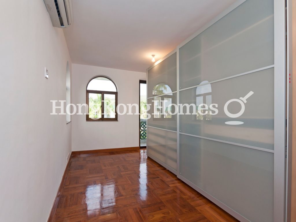 Dressing Area in Master Bedroom — Sheung Sze Wan, Clear Water Bay