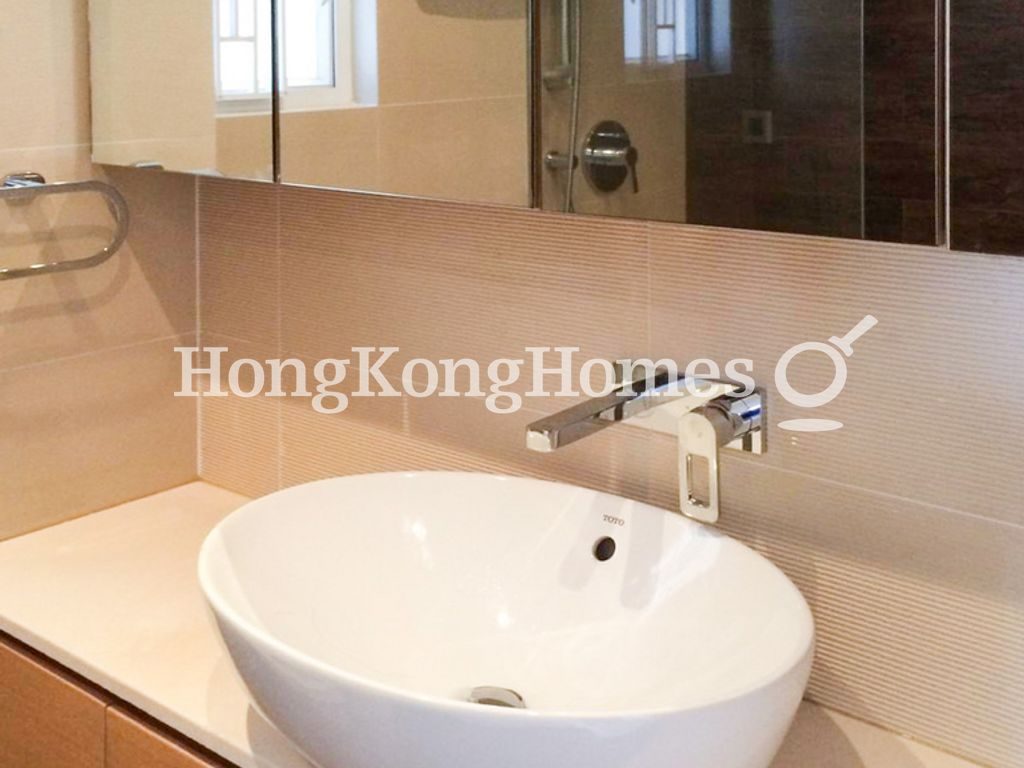 Guest Bathroom — Swiss Towers - Tower 3, Tai Hang