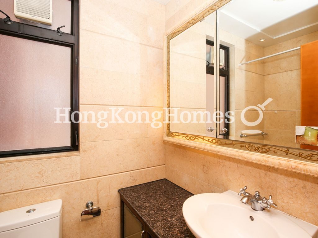 Master Bathroom — The Arch - Block 1 (Sky Tower), Tsim Sha Tsui