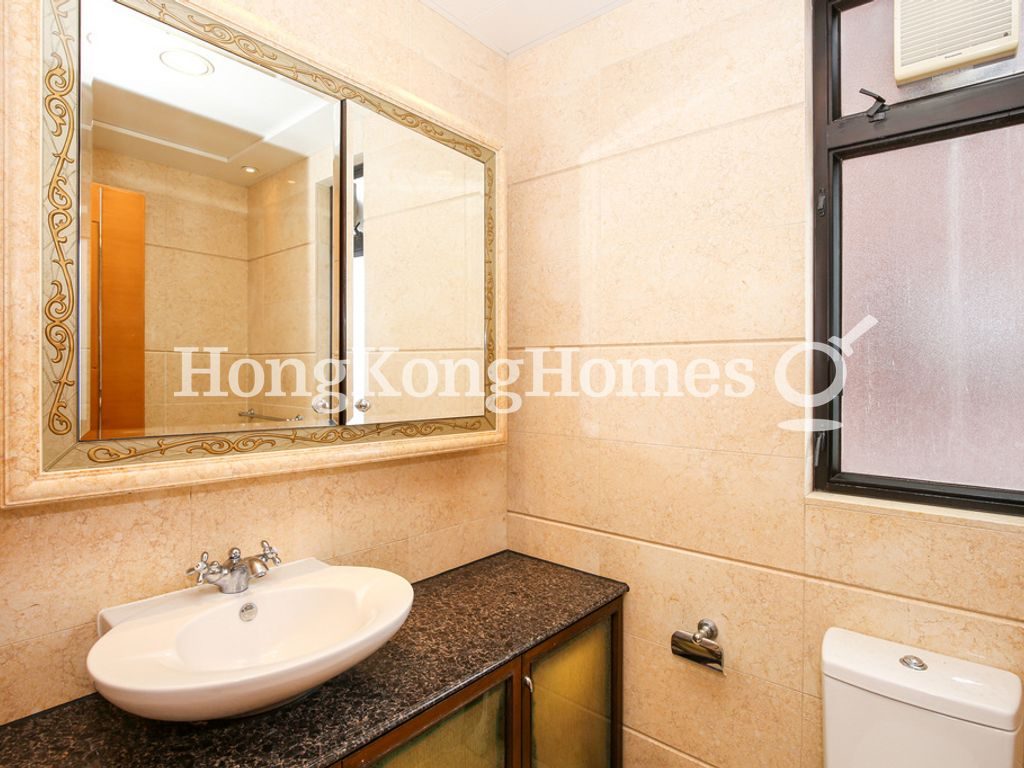 Guest Bathroom — The Arch - Block 1 (Sky Tower), Tsim Sha Tsui