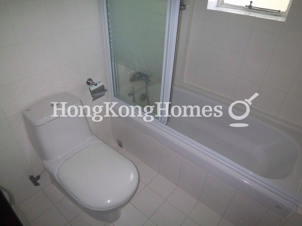 Master Bathroom — Country Apartments, No. 17-19, Stanley