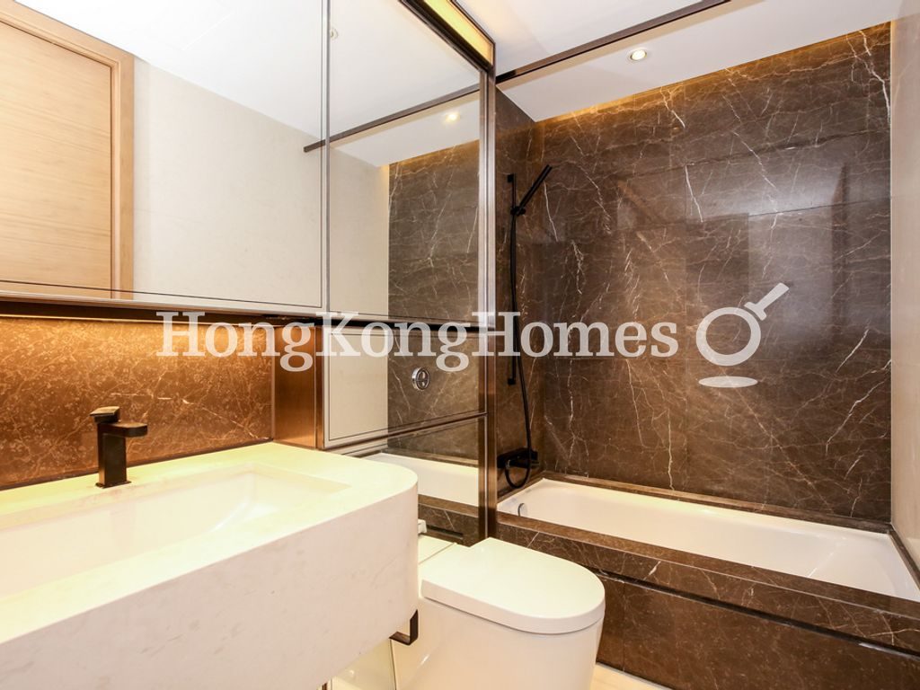 Guest Bathroom — Arezzo, Mid-levels West