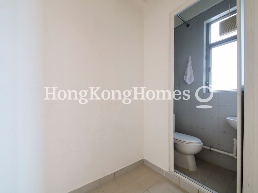 Maid's Room and Washroom — Island Crest - Tower 2, Sai Ying Pun