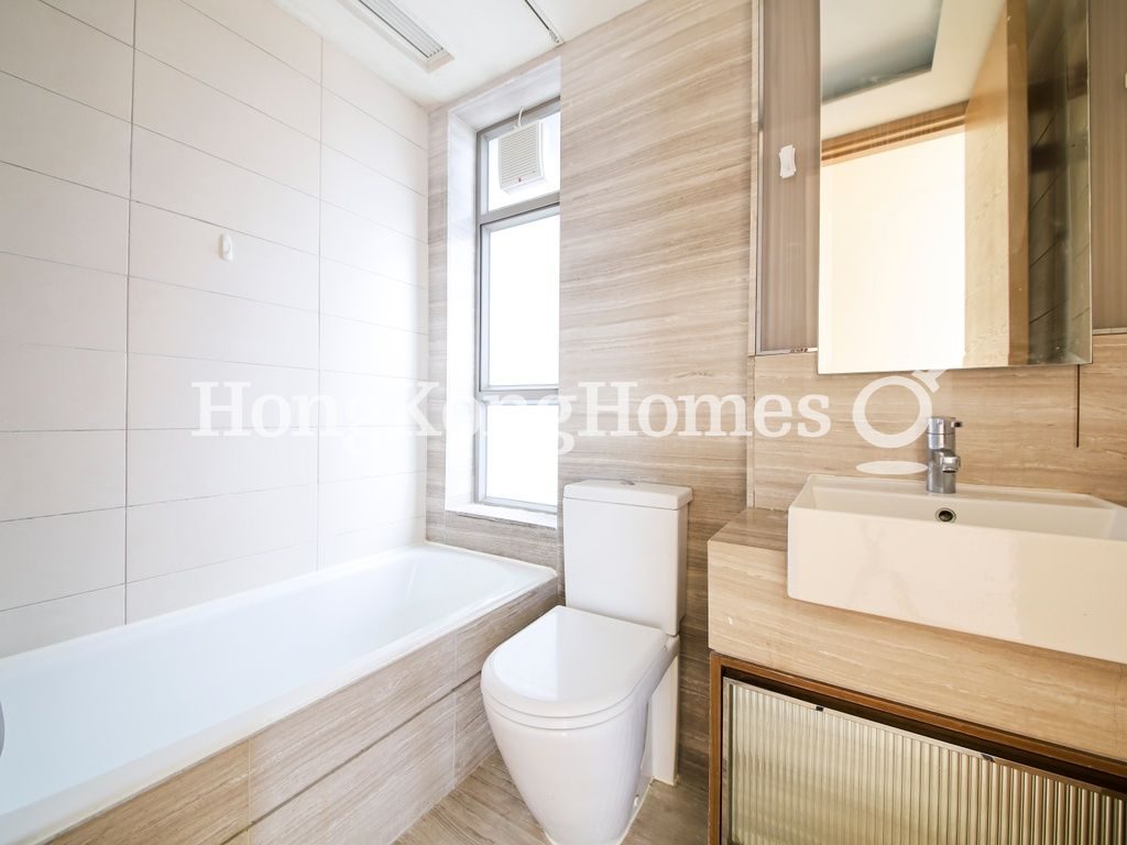 Master Bathroom — Island Crest - Tower 2, Sai Ying Pun