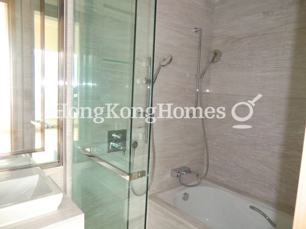 Master Bathroom — Larvotto - Block 5, Ap Lei Chau