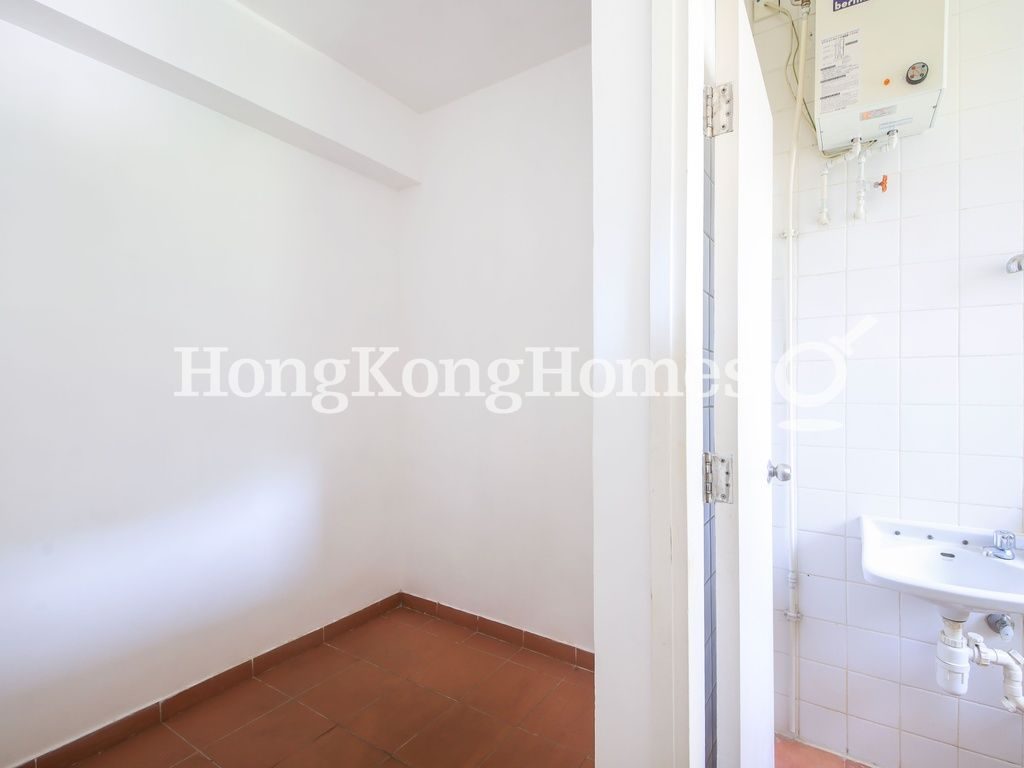 Maid's Room and Washroom — Repulse Bay Road, 23, Repulse Bay