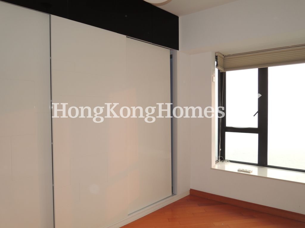 Built-in Wardrobe in Master Bedroom — Residence Bel-Air - Phase 06 - Bel-Air No. 8, Tower 3, Pokfulam
