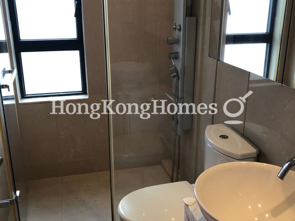 Guest Bathroom — Residence Bel-Air - Phase 06 - Bel-Air No. 8, Tower 3, Pokfulam