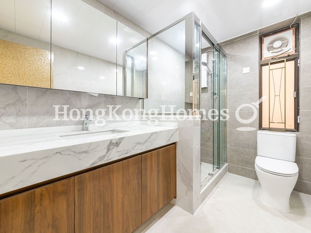 Guest Bathroom — Right Mansion, Mid-levels West