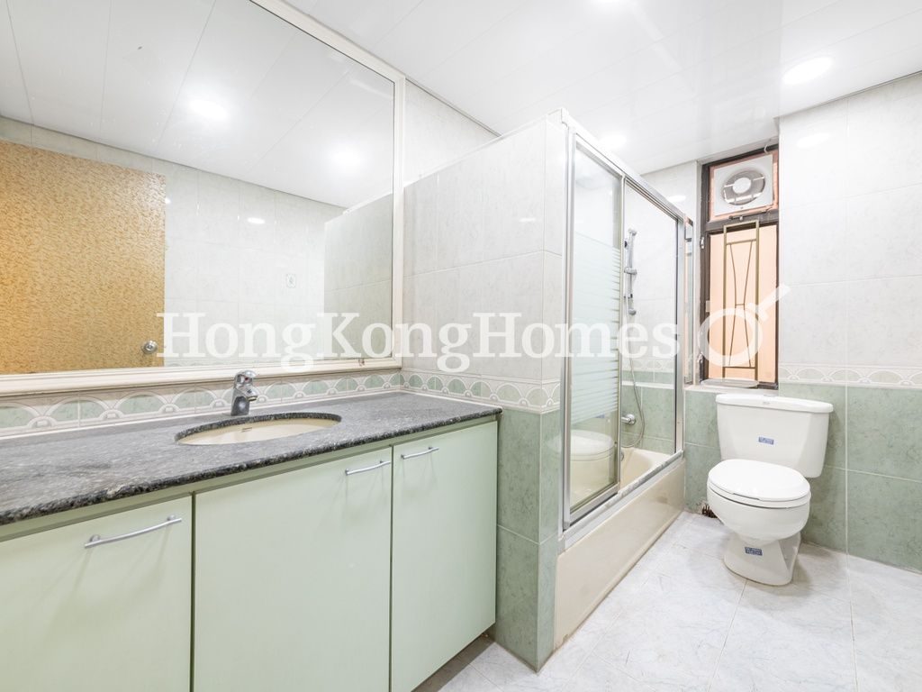 Master Bathroom — Right Mansion, Mid-levels West