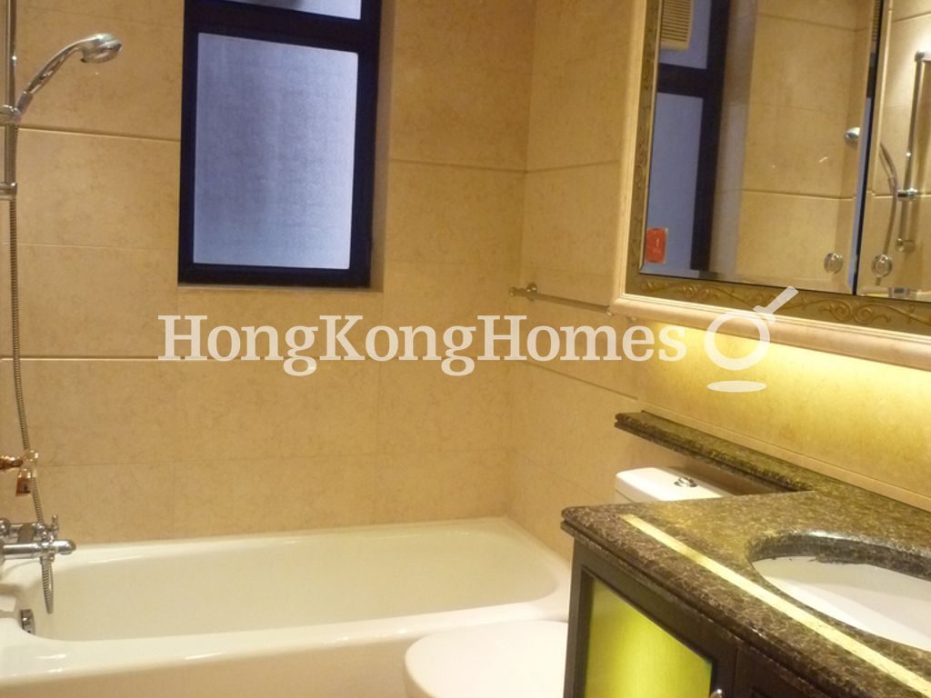 Guest Bathroom — The Arch - Block 1 (Sky Tower), Tsim Sha Tsui