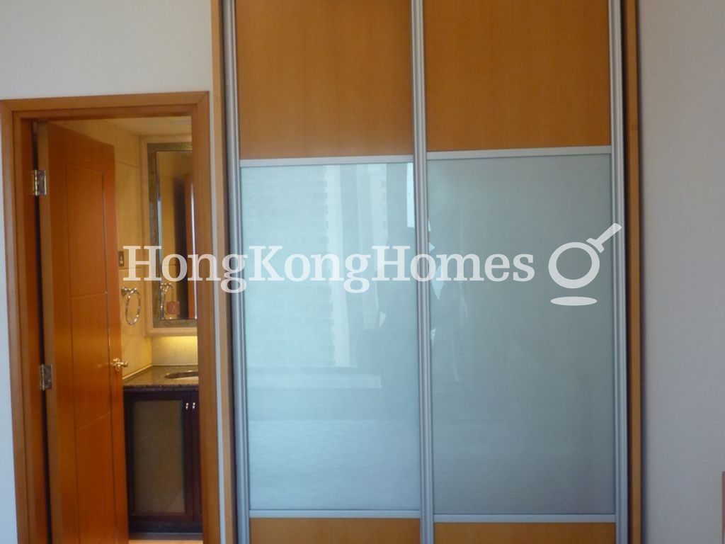 Built-in Wardrobe in Master Bedroom — The Arch - Block 1 (Sky Tower), Tsim Sha Tsui