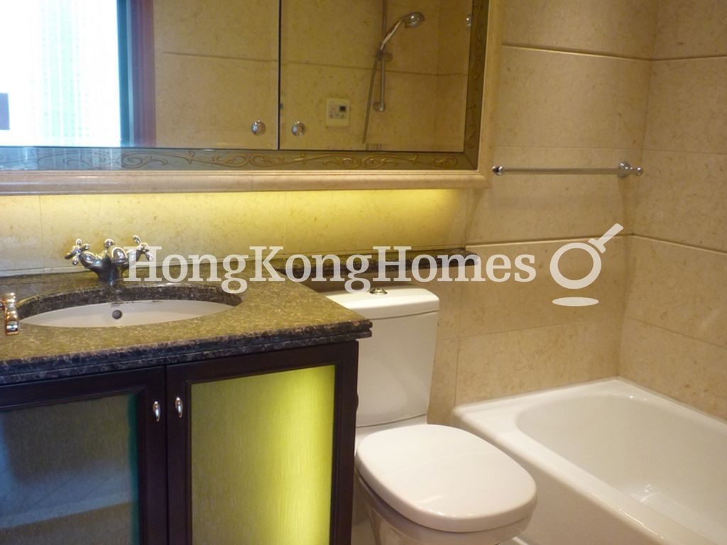 Master Bathroom — The Arch - Block 1 (Sky Tower), Tsim Sha Tsui