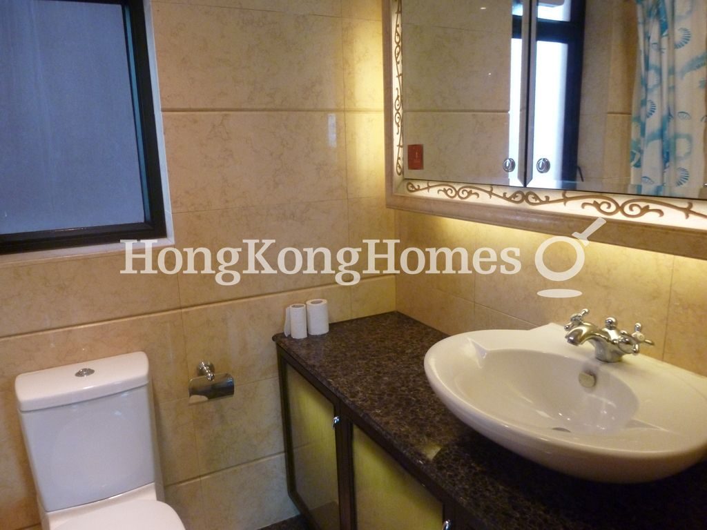 Guest Bathroom — The Arch - Block 1A (Sun Tower), Tsim Sha Tsui