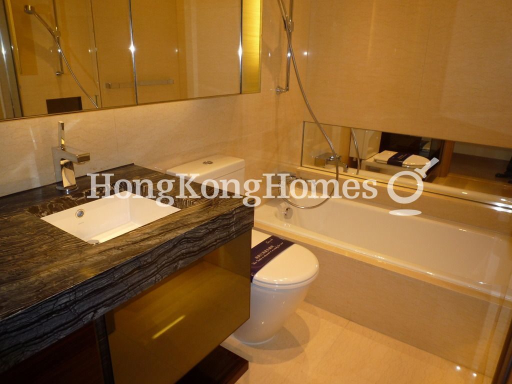 Guest Bathroom — The Cullinan I, Tsim Sha Tsui