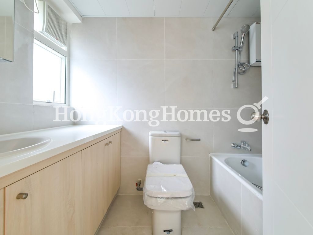 Master Bathroom — Braemar Hill Mansion - Block 04, North Point Hill