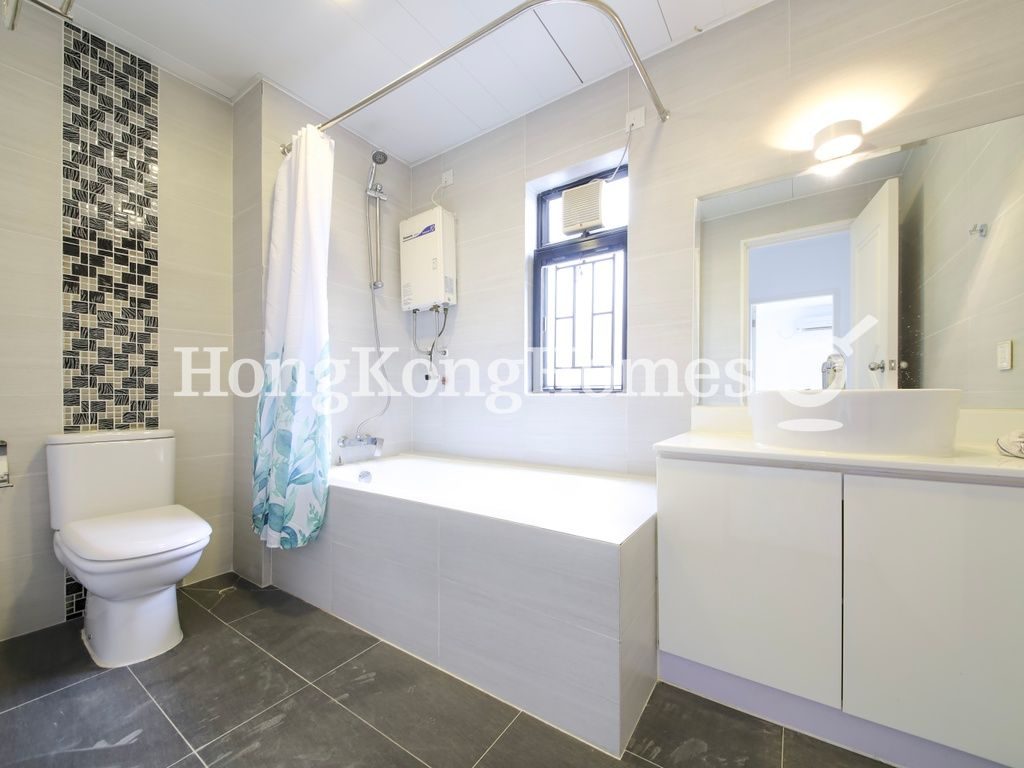 Guest Bathroom — Floral Villas - House, Sai Kung