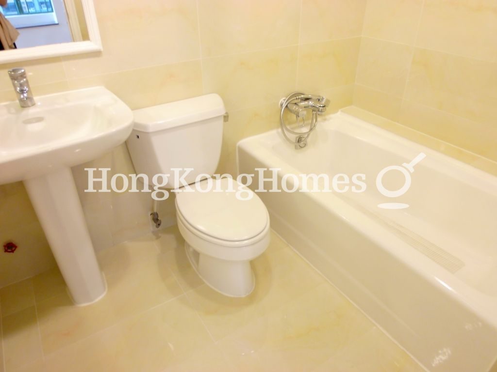 Master Bathroom — Robinson Place - Block 02, Mid-levels West