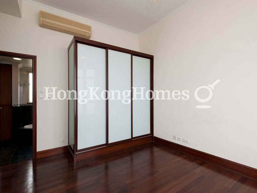Built-in Wardrobe in Master Bedroom — The Mount Austin - Block 05, The Peak