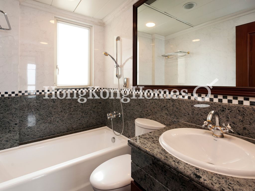 Guest Bathroom — The Mount Austin - Block 05, The Peak