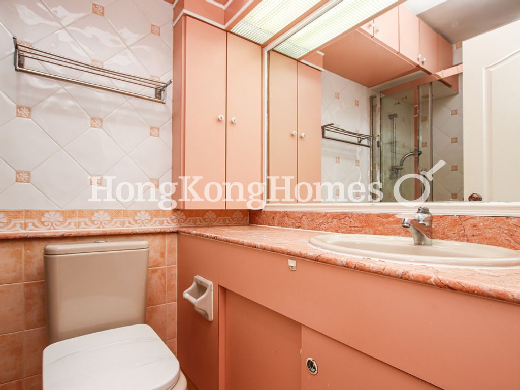 Guest Bathroom — Beach Pointe, Stanley