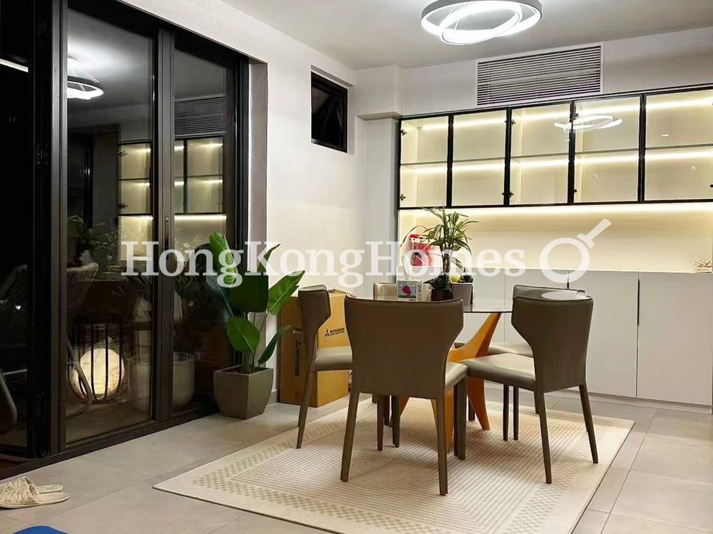 Living and Dining Room — Chi Fu Fa Yuen Blk H20 Fu Hing Yuen, Pokfulam