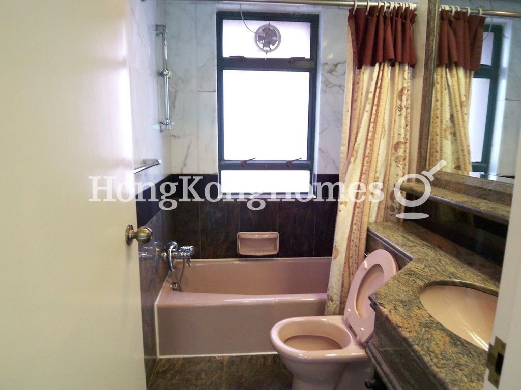 Master Bathroom — Hillsborough Court - Block 01, Mid-levels Central