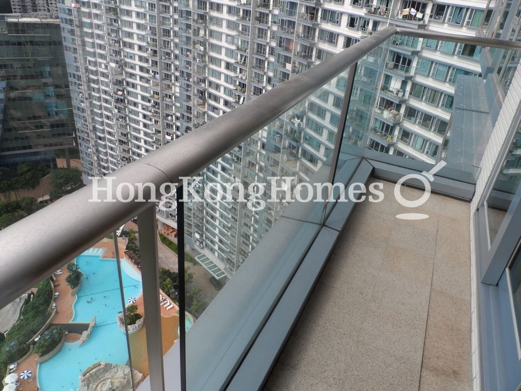 Balcony off Living Room — Residence Bel-air - Phase 02, South Tower 01, Pokfulam