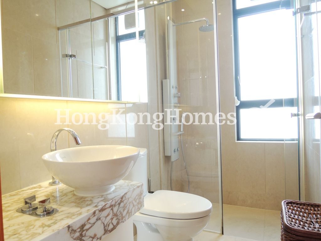 Guest Bathroom — Residence Bel-Air - Phase 06 - Bel-Air No. 8, Tower 6, Pokfulam