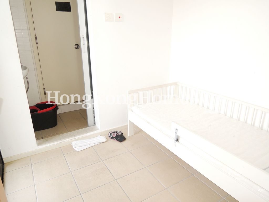 Maid's Room — Residence Bel-Air - Phase 06 - Bel-Air No. 8, Tower 6, Pokfulam