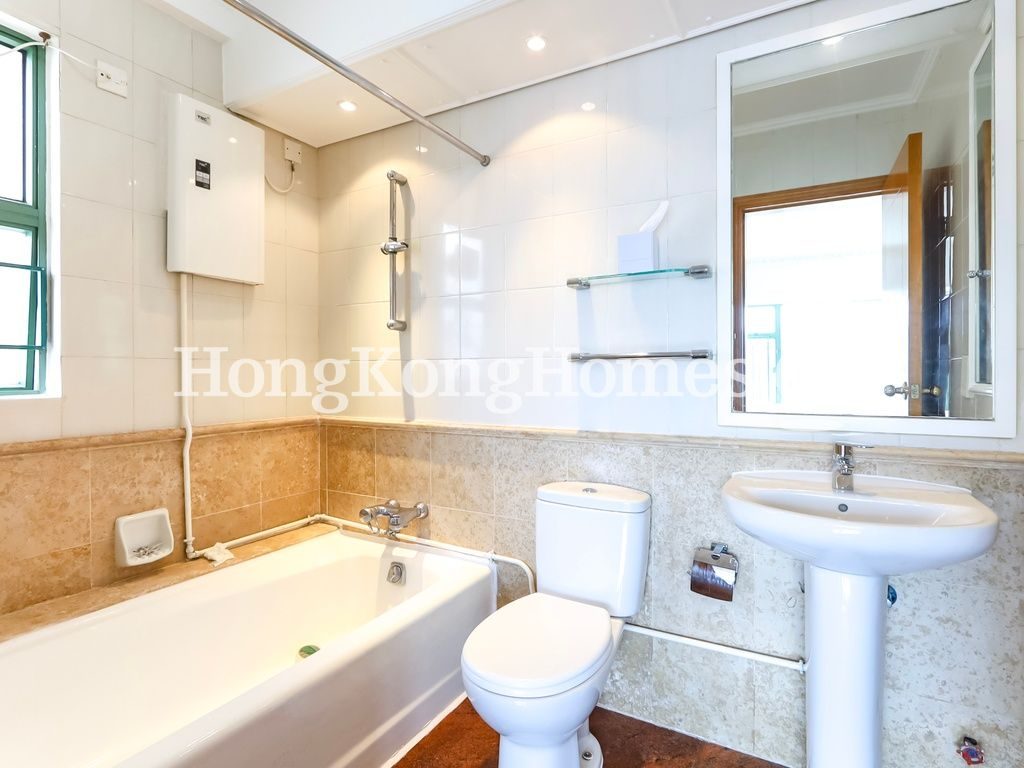 Master Bathroom — Robinson Place - Block 02, Mid-levels West