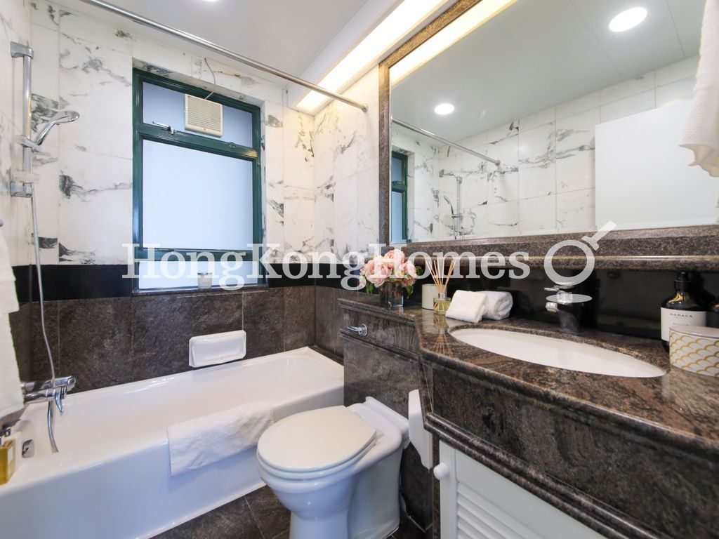Master Bathroom — Hillsborough Court - Block 04 - The Royal Tower, Mid-levels Central