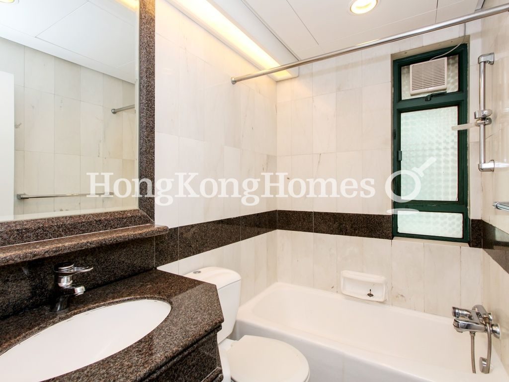 Guest Bathroom — Hillsborough Court - Block 04 - The Royal Tower, Mid-levels Central