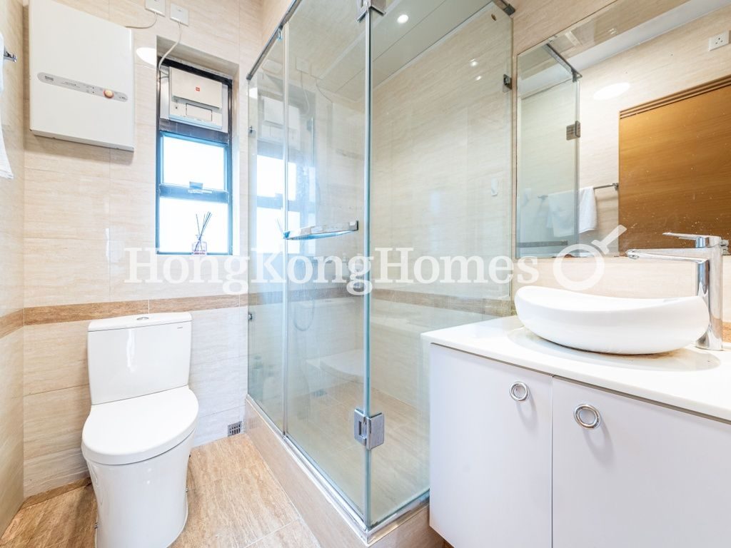 Guest Bathroom — Beau Cloud Mansion, Mid-levels Central