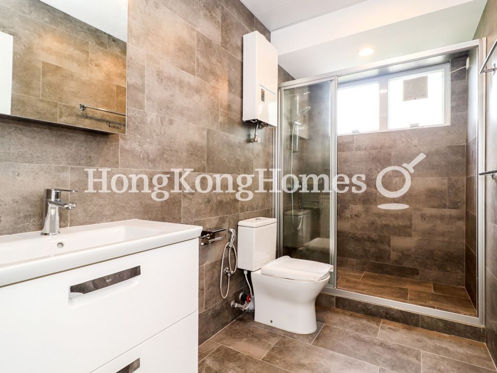 Master Bathroom — Conway Mansion - Block C-D, Mid-levels West