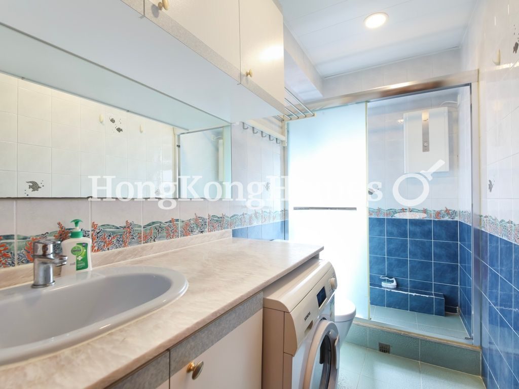 Guest Bathroom — Excelsior Court, Mid-levels West