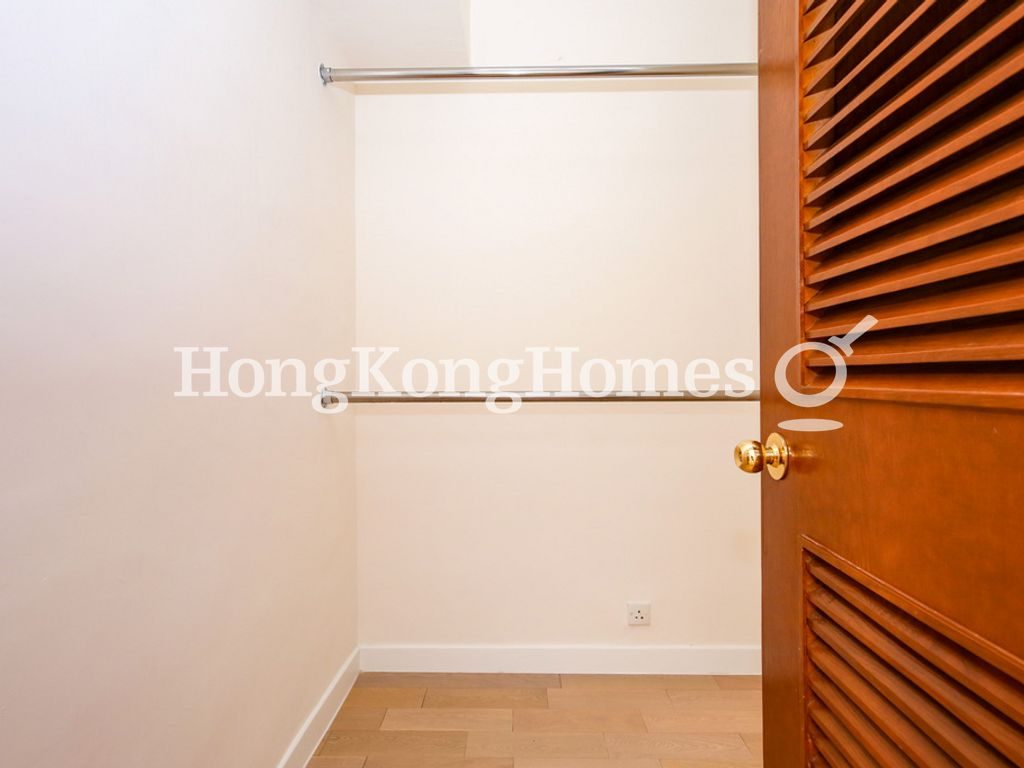 Walk-in Closet in Master Bedroom — Pacific View - Block 02, Tai Tam