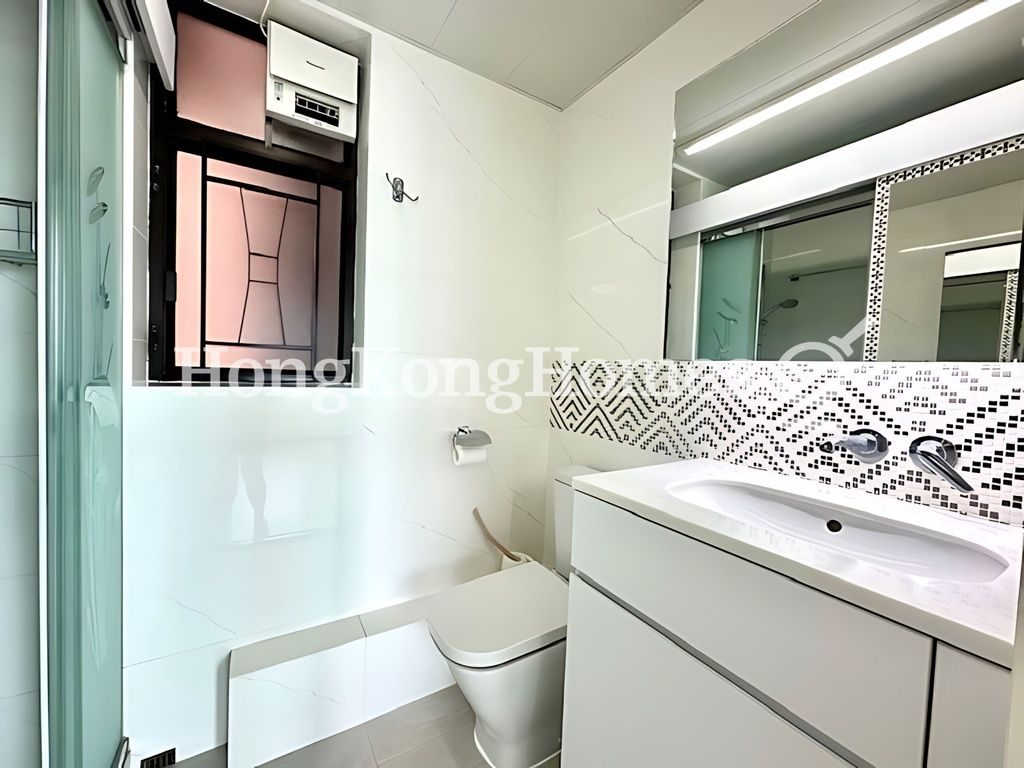 Guest Bathroom — The Arch - Block 1 (Sky Tower), Tsim Sha Tsui