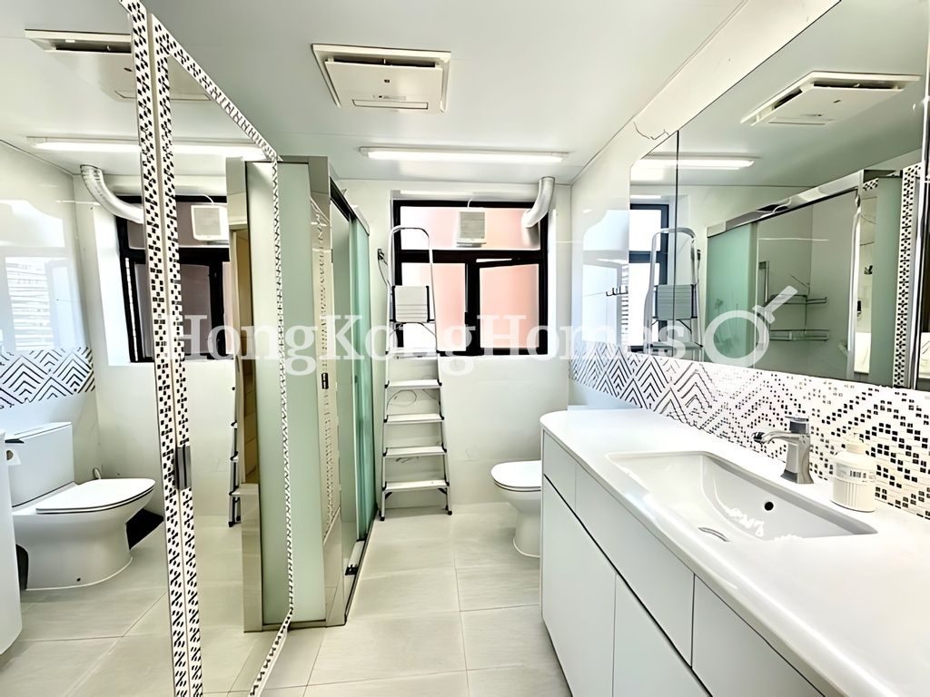 Master Bathroom — The Arch - Block 1 (Sky Tower), Tsim Sha Tsui