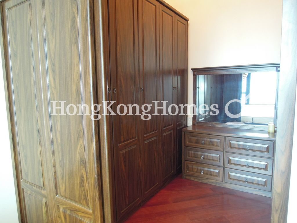 Dressing Area in Master Bedroom — The Arch - Block 2A (Moon Tower), Tsim Sha Tsui